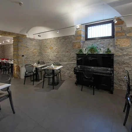 Hotel Tonic
